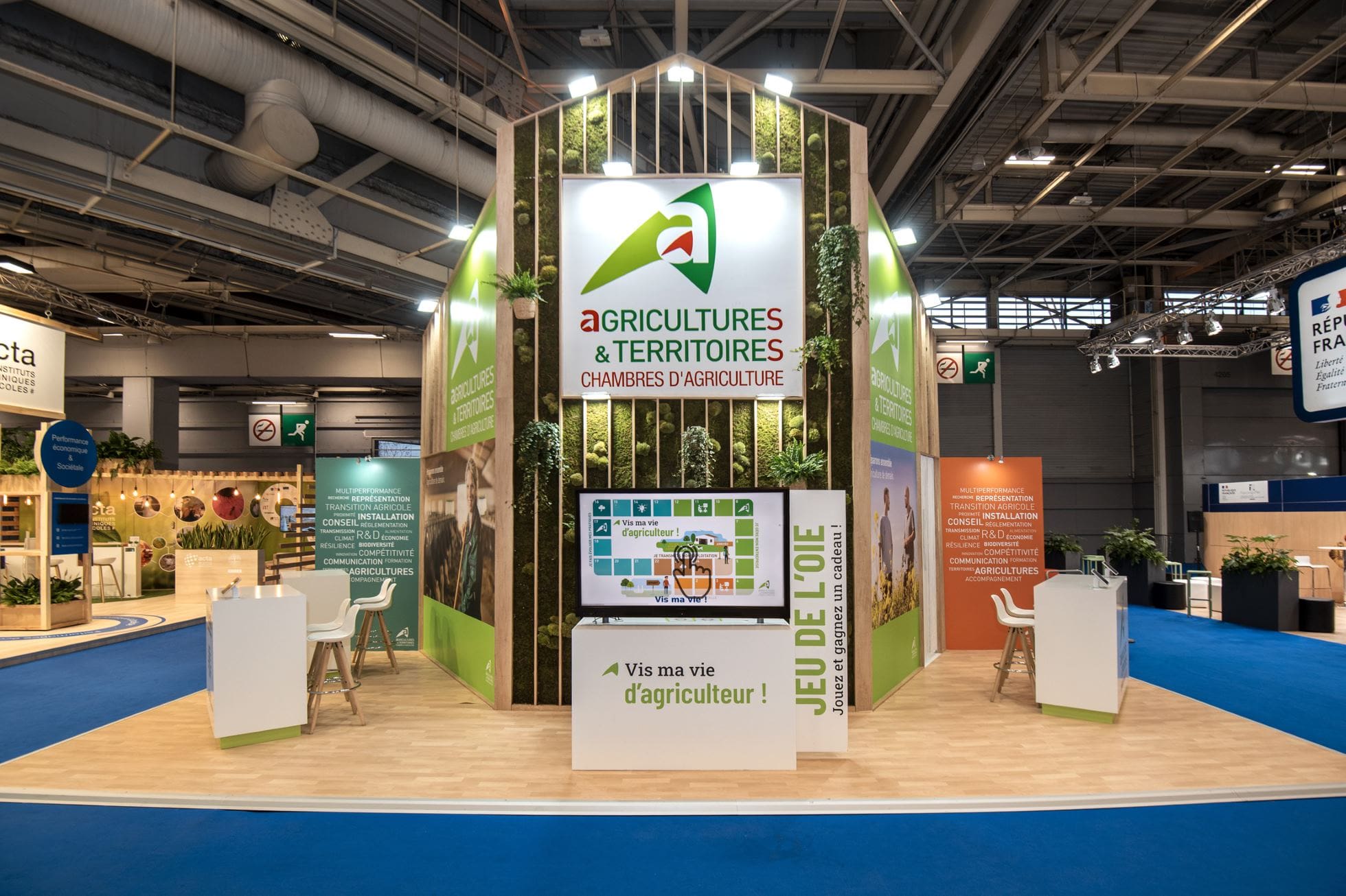 Stand sur mesure éco responsable pour le Salon de l'Agriculture avec un grand mur végétal conçu par nos standistes